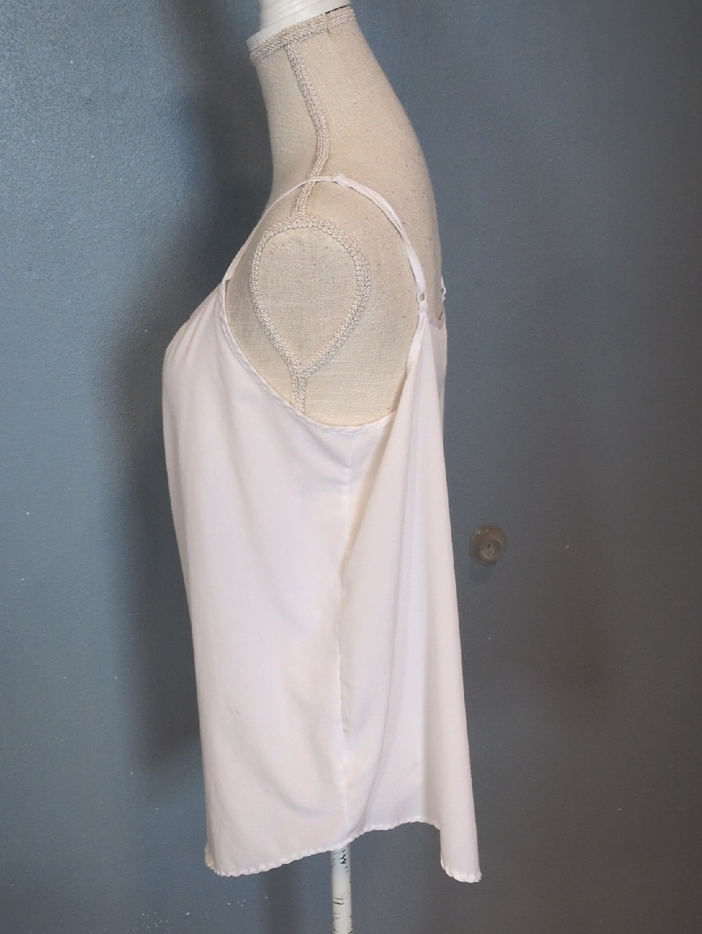Time&Tru White Minimalist Ruched Flowy High-low Hem Tank Top Summer Resortwear - Picture 3 of 10